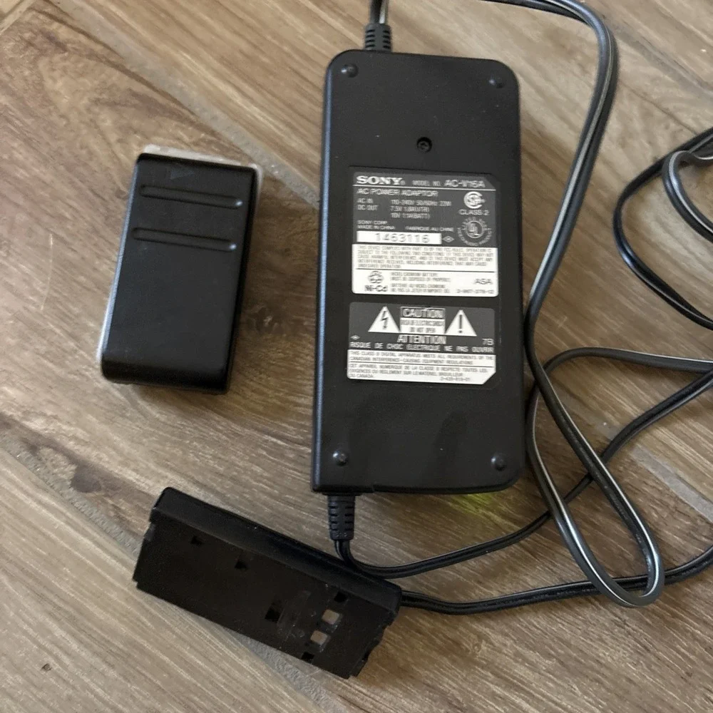 Sony‎ AC Power Adapter / Battery Charger / PSU Power Supply (AC-V16A) & Battery